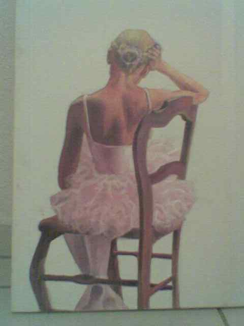 Όχι,δε σας γυρνώ την πλάτη αλλά η κοπέλα στον πίνακα είναι πιο ωραία!(πίνακάς μου,2004)