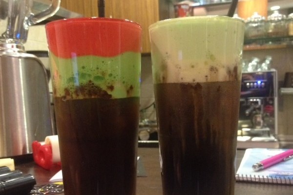 ροζ frape στη Θεσσαλονίκη.jpg