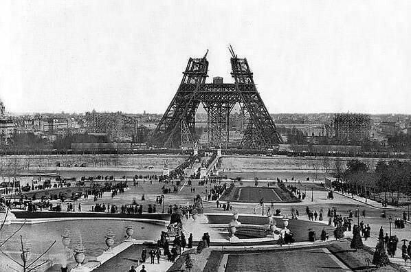 Construction of Eiffel Tower in 1880.jpg