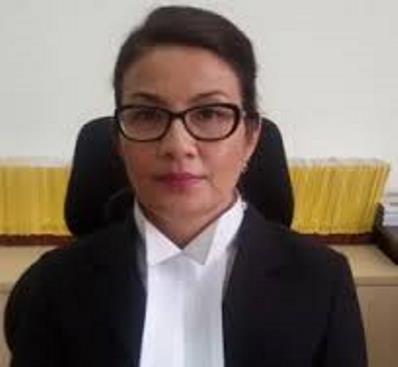 η αξιότιμη κυρία πρόεδρος.jpg