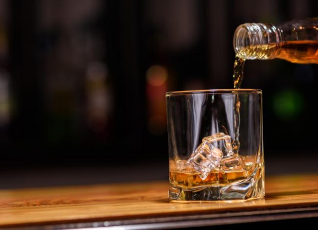 whiskey_in_to_glass.jpg
